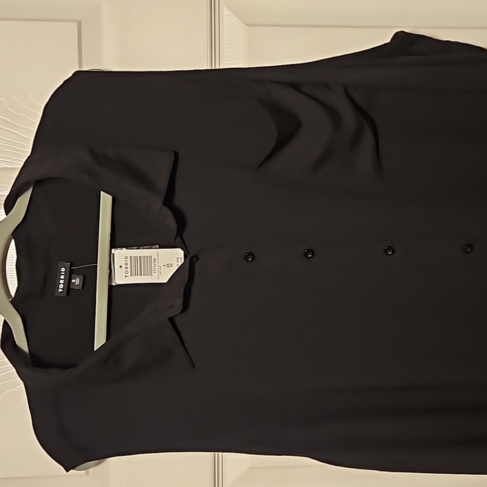 Torrid Sleeveless Button Front Shirt